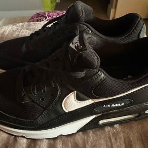 Nike air max women’s shoes